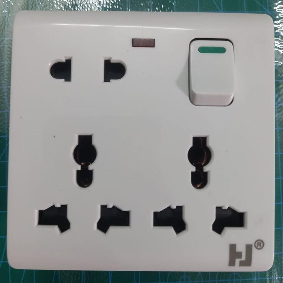 Picture of 8-pin Multi socket double 3 pin & 2 pin socket MK size universal plug socket 13A 6 pin Plat & round White