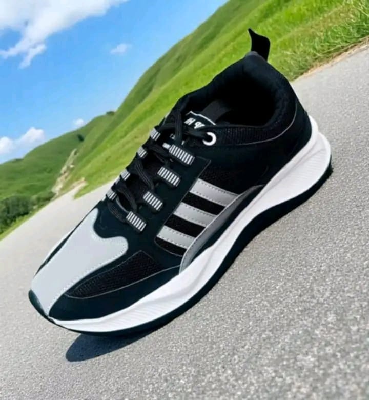 Picture of Premium New Collection Better Choice Stylish and Fashionable Exclusive Low Top Sneakers Converse for Men - Comfortable and Suitable for All Seasons Premium New Collection Better Choice Stylish and Fashionable Exclusive Low Top Sneakers Converse for Men -