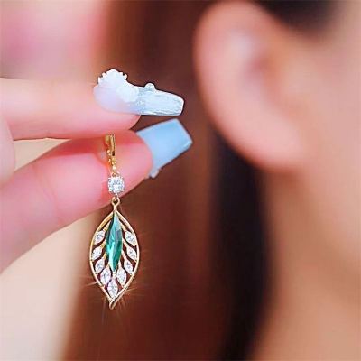 Picture of Jewelry Accessories Crystal Leaf Tassel Drop Earrings New Wedding Jewelry Exquisite Leaf Pendant Earrings Jewelry Gift Women Girls Dangle Earrings