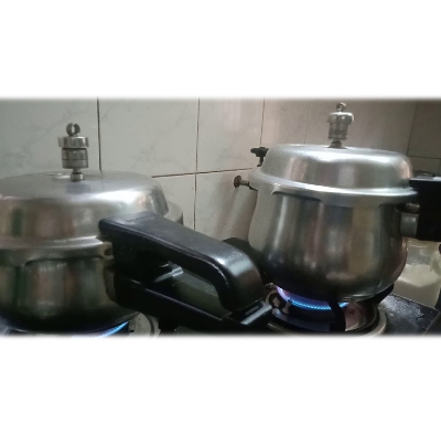 Picture of Stainless Steel Pressure Cooker Whistle - 1 Liter to 2 Liter - Gold