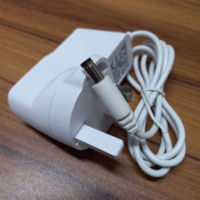 Picture of Universal Power Adapter 9V 0.6A Charger White