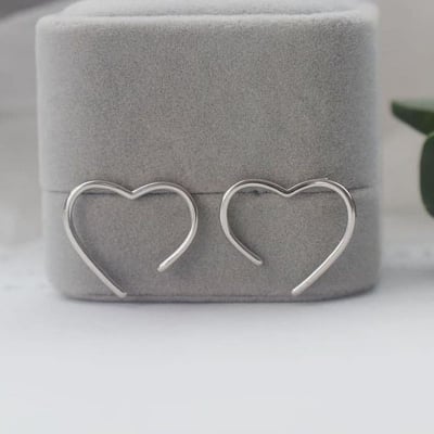 Picture of Trendy Fashionable Korean Elegant Cute Rhinestone Love Pearl Stud Earrings for Girls