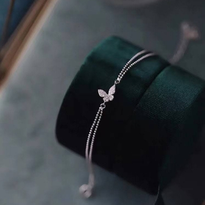 Picture of Stylish Hand Bracelet Design for Girls