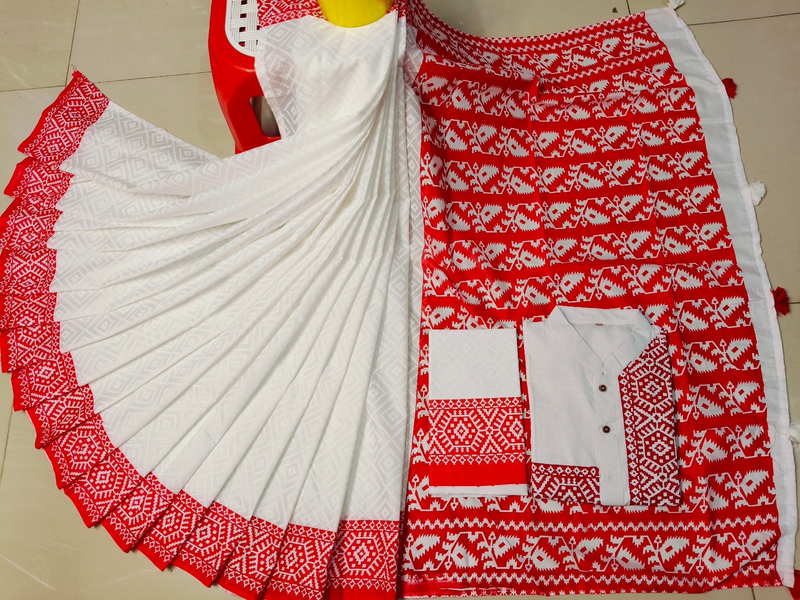 Picture of Resmi Silk skin print Saree for women