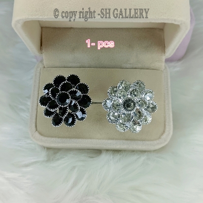 Picture of Elegant Flower Design Ring – Premium Crystal & Stone Finish (black)