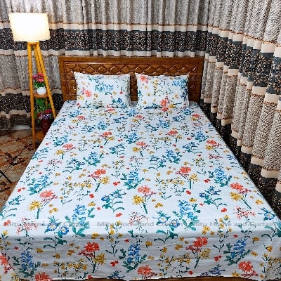Picture of Primium King size Export Twill cotton Bedsheet with Pillow cover Chador set Export twill cotton  7.5×8.25feet Full cotton fabric Green ,  Fluorescent Green  , Cream