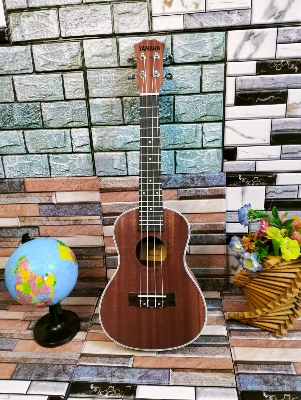 Picture of LW Yamaha Ukulele 26 Inc Concert Size With Bag And Picks Wood