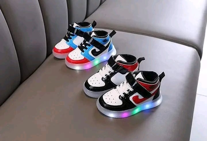 Picture of lighting shoe. light weight and soft sole.comfirtable to wear-Blue