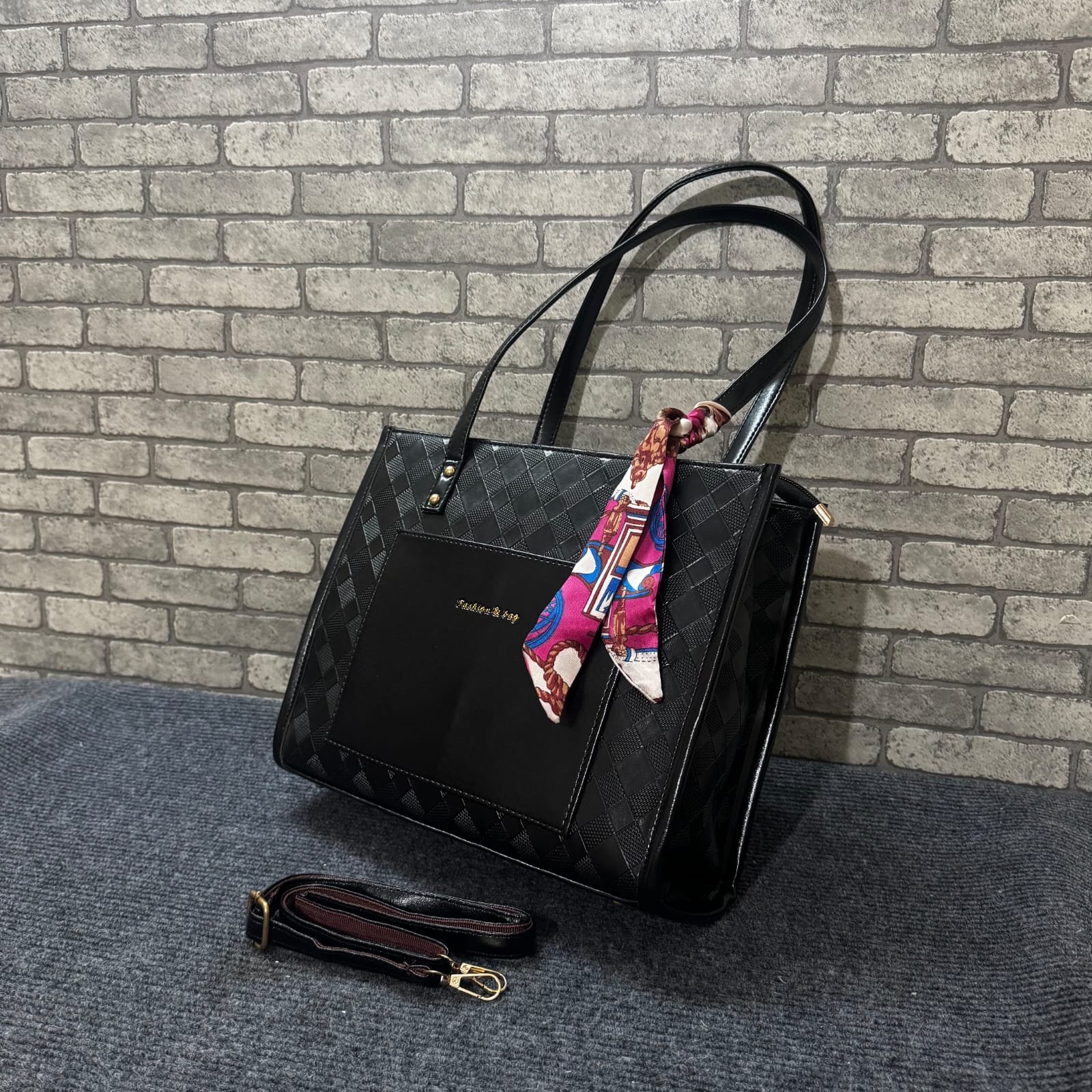 Picture of New Fashionable Temperament Tote Bag, Large Capacity, Versatile Armpit Bag, Niche Handbag, Shoulder Bag, Bag