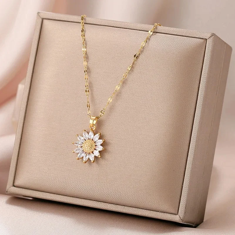 Picture of Golden Vermiculite To Sunflower Pendant Personalized Titanium Steel Necklace Women Fresh Trend Fashion Jewelry