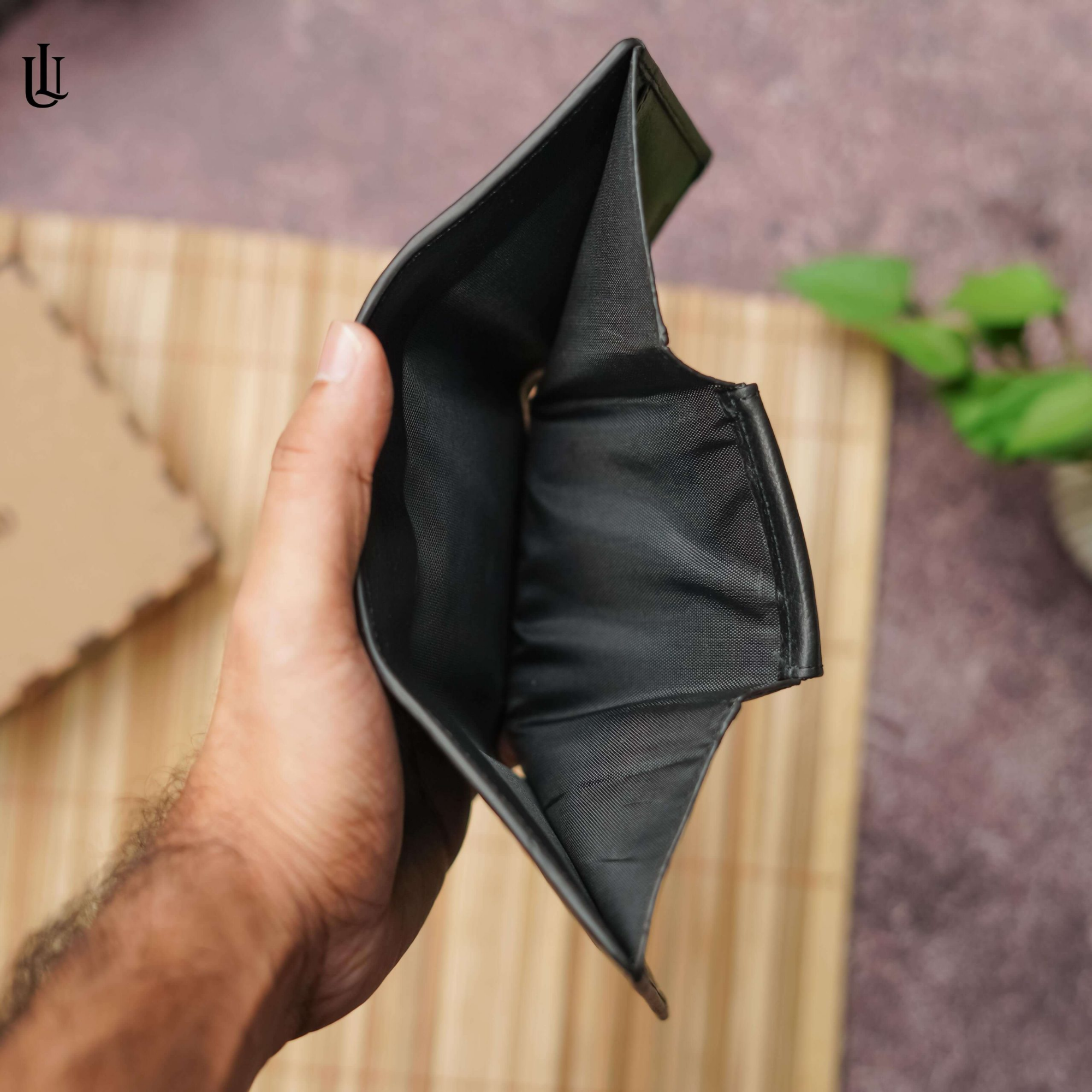 Picture of Edd Trifold Wallet - Black