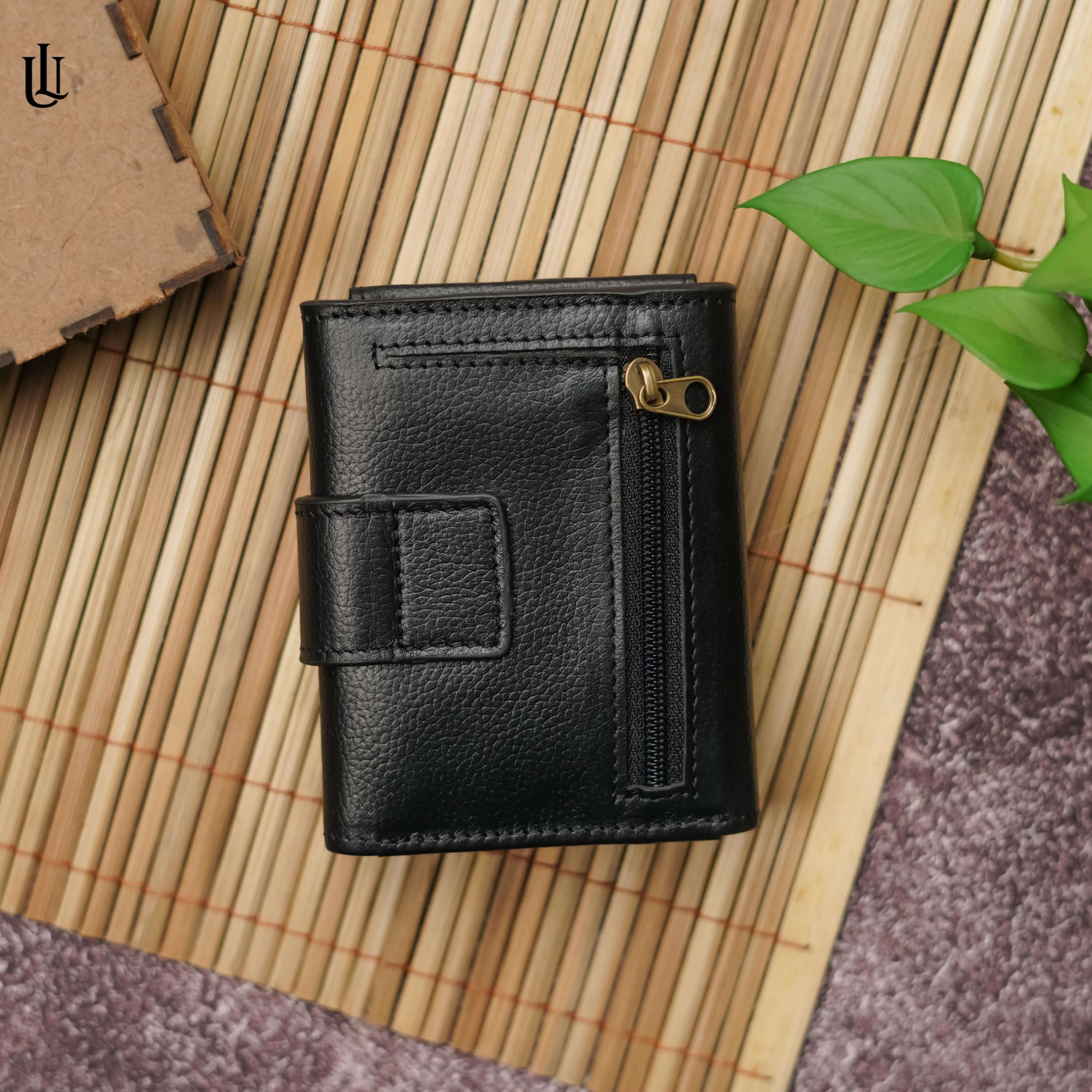 Picture of Edd Trifold Wallet - Black