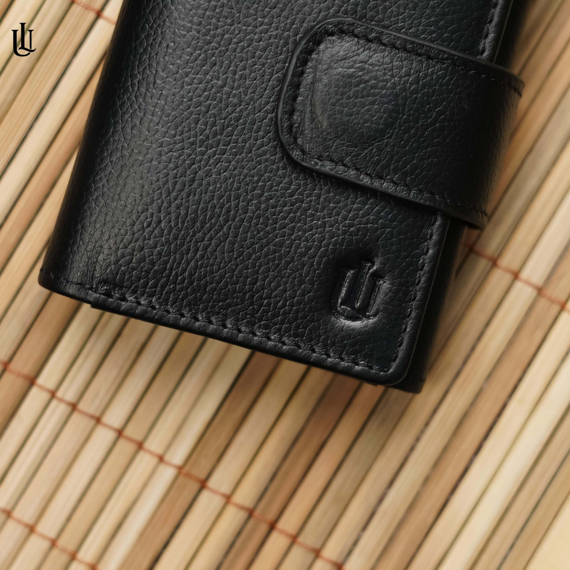 Picture of Edd Trifold Wallet - Black