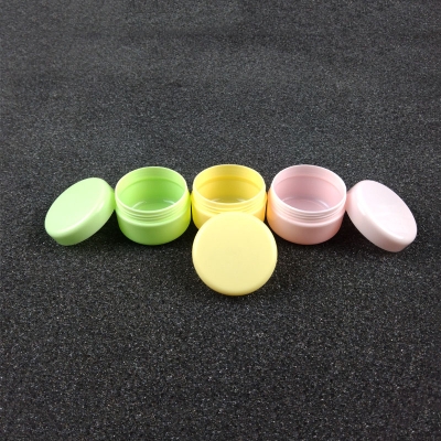 Picture of 15gm Empty plastic cosmetic Jars 1 pcs