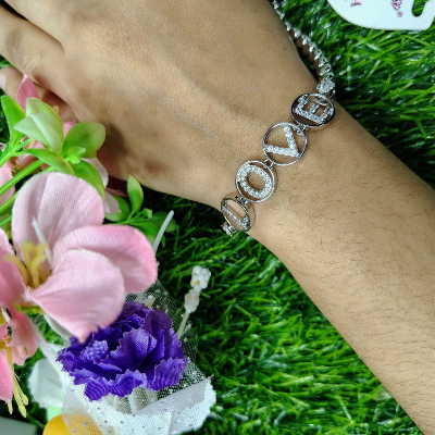 Picture of Bulk Sale Price Promotion Different Shape Metal Bracelets For Women