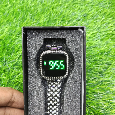 Picture of New Trend Fashion Steel Chain Diamond Women Watch Full Diamond Touch Screen LED Water Diamond Bracelet Watch (black)