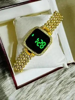 Picture of New Trend Fashion Steel Chain Diamond Women Watch Full Diamond Touch Screen LED Water Diamond Bracelet Watch (Golden)