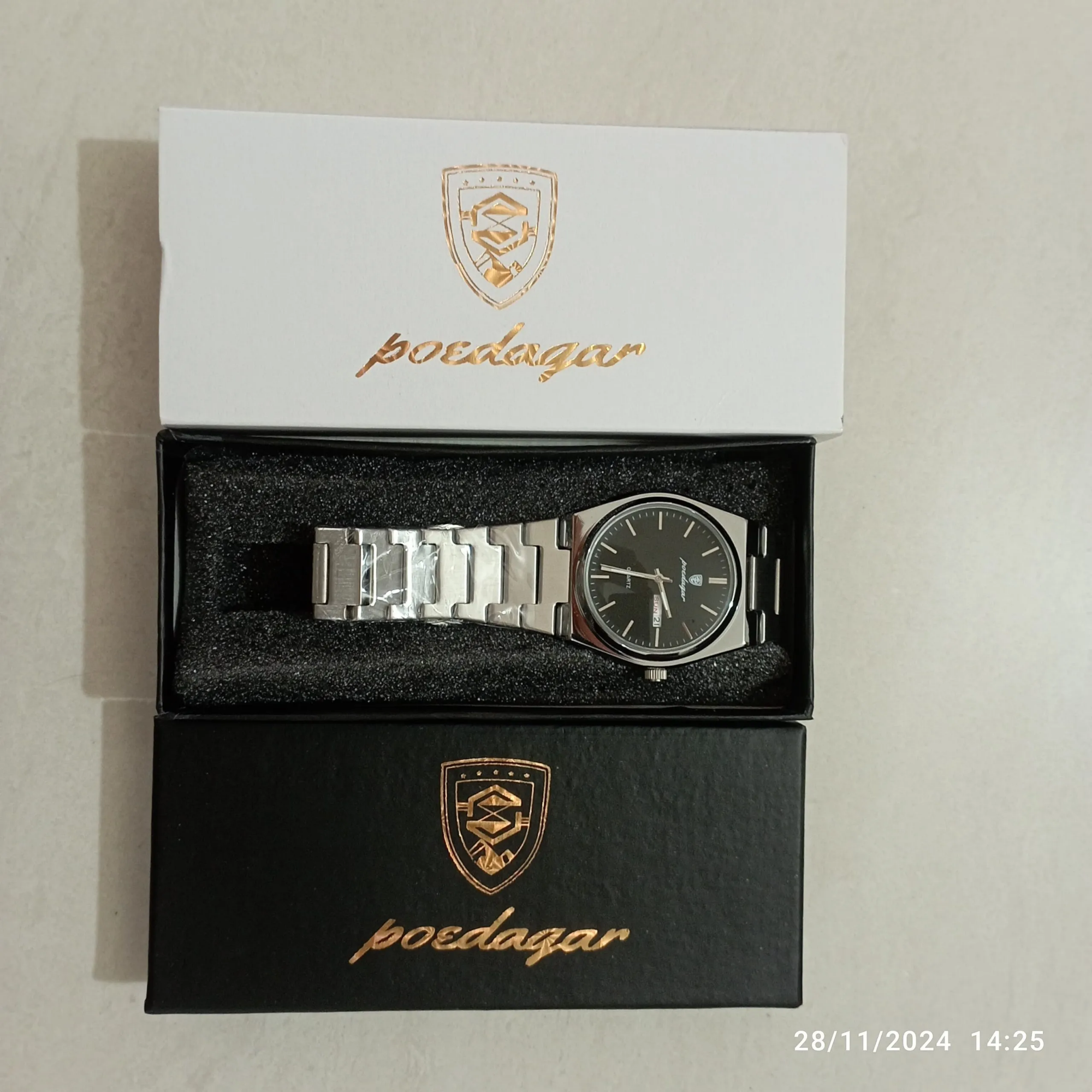 Picture of POEDAGAR 930 Men's New Luxury Luminous Date Week Stainless Steel Quartz Watch For Men