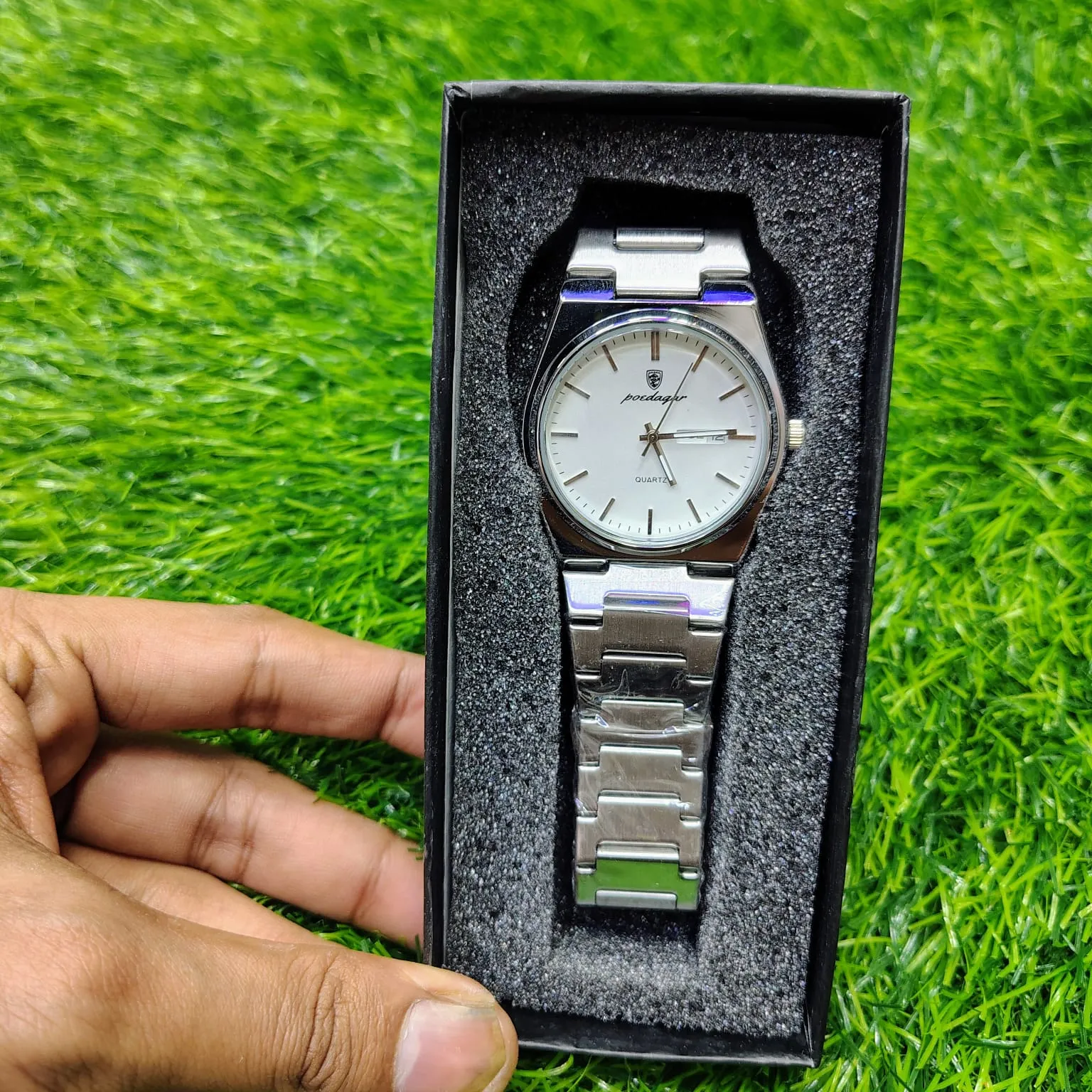 Picture of POEDAGAR 930 Men's New Luxury Luminous Date Week Stainless Steel Quartz Watch For Men