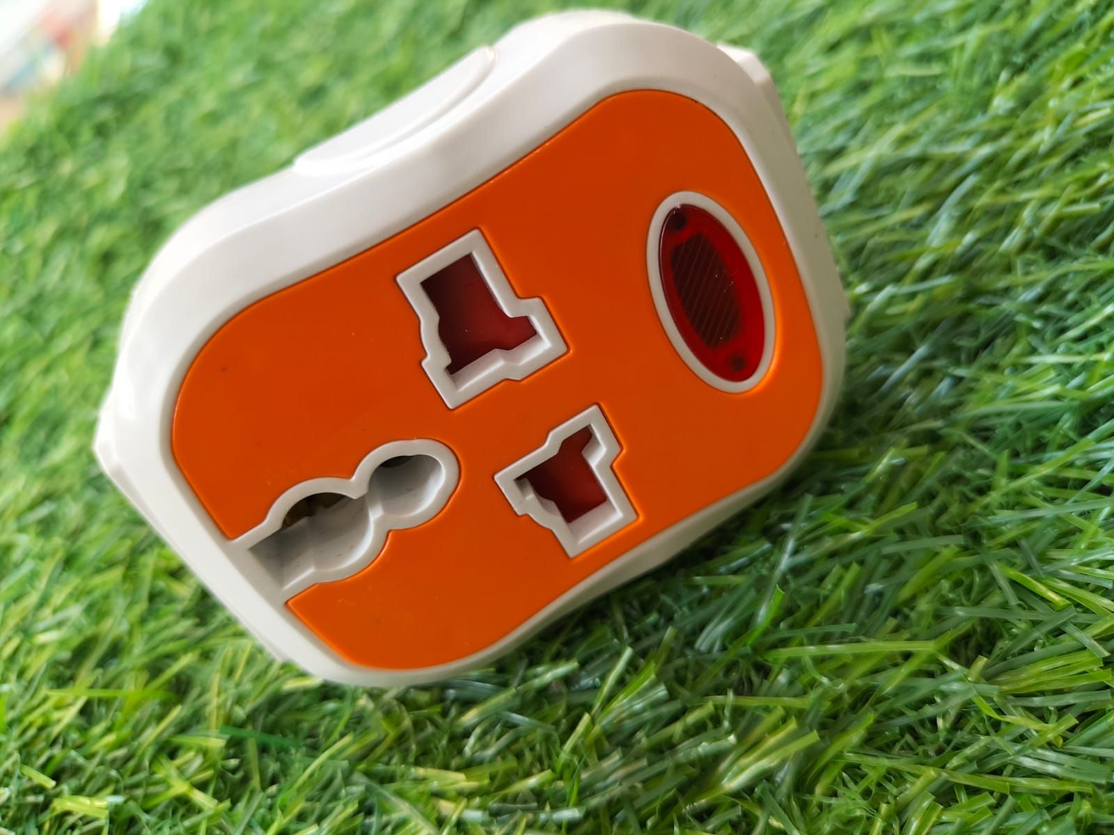 Picture of 3 Pin Multi Socket converter

1 pcs