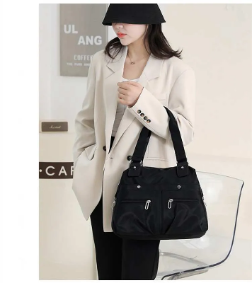 Picture of Women's Handbag Solid (black)