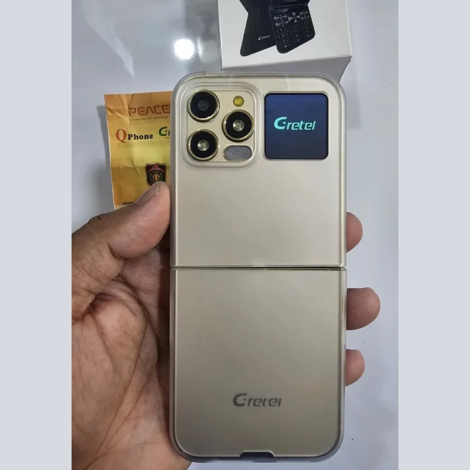 Picture of Gretel G7 Flip Folding Phone Dual Display Caseing ( Gold)