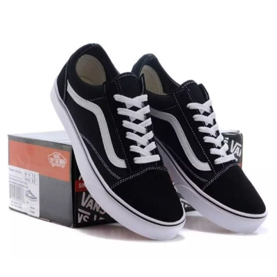 Picture of Trendy Exclusive Sneaker Converse for Men