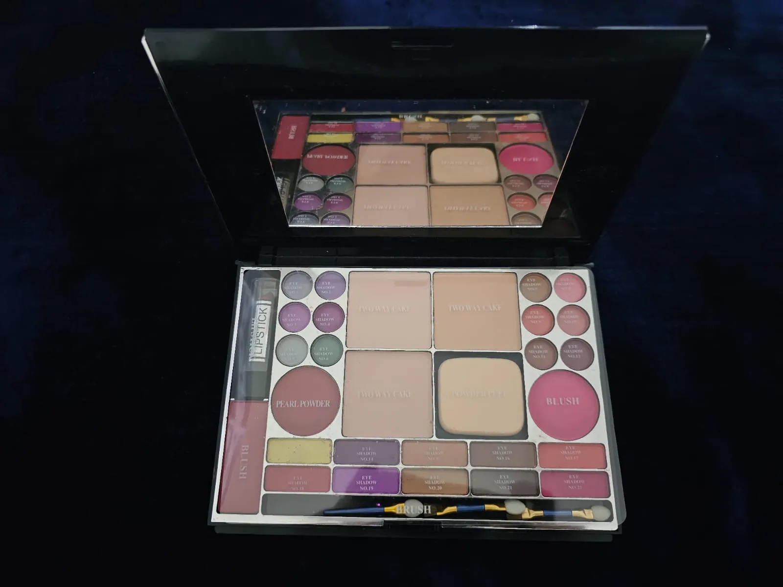 Picture of Tailaimei Two-way Cake & Eye Shadow & Blusher & Lipstick 115g