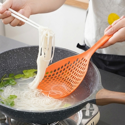 Picture of Large Colander Kitchen Large Noodle Spoon Long Handle Spoon High Temperature Non-stick Pan Colanders Strainers Kitchen Utensils