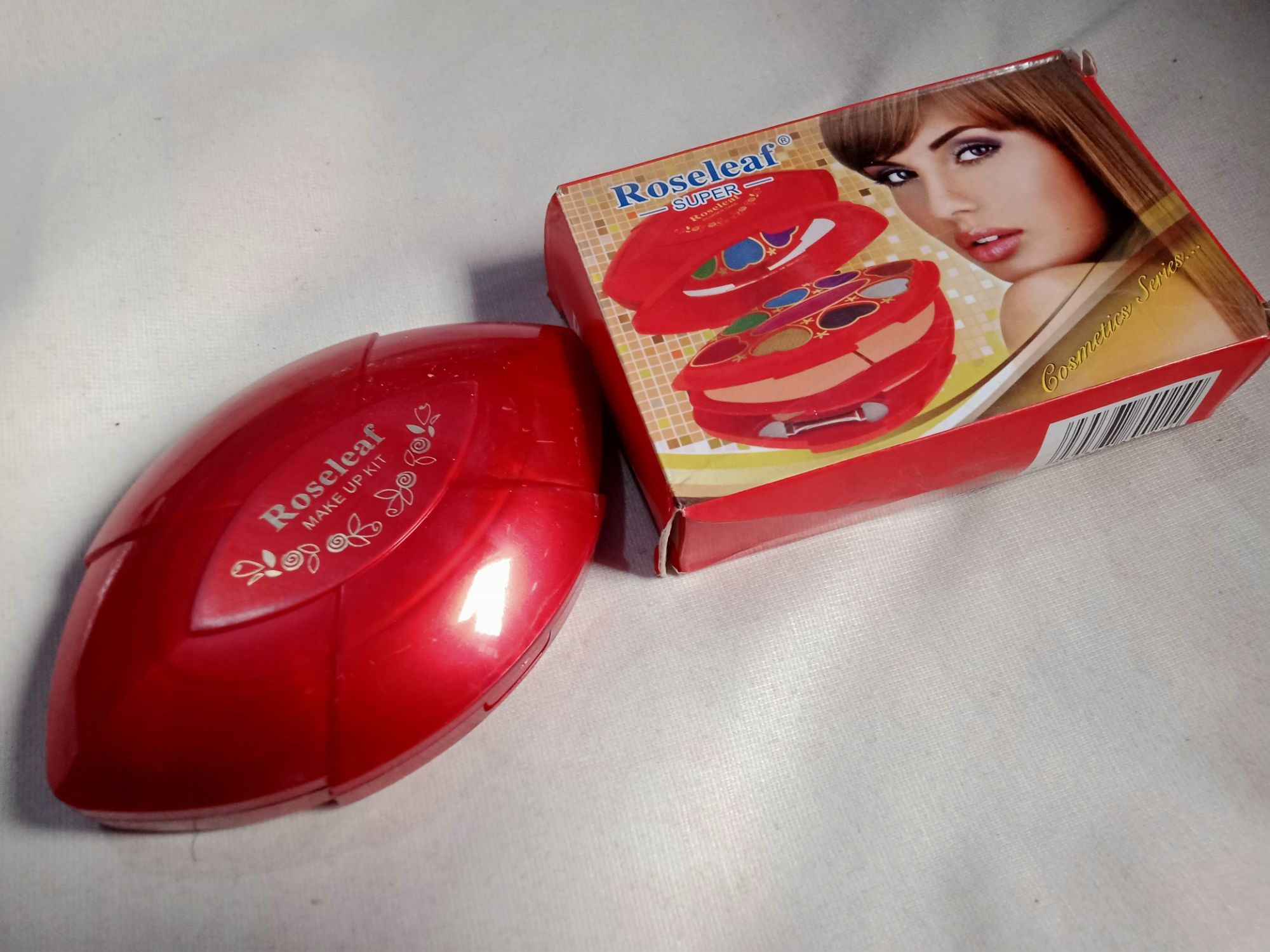 Picture of Makeup Full Kit,Heart Shape Makeup Case Set | Makeup Gift Set with Mirror Eyeshadow Kit for Women Full Kit Holiday Makeup Gift Set for Women Girls - Red