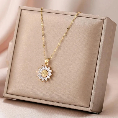 Picture of Golden Vermiculite To Sunflower Pendant Personalized Titanium Steel Necklace Women Fresh Trend Fashion Jewelry