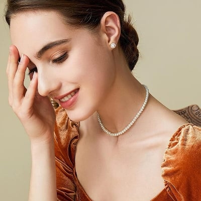 Picture of Single Layer Pearl Necklace Elegant Tenoor Design for Fashion and Special Occasions - Off White