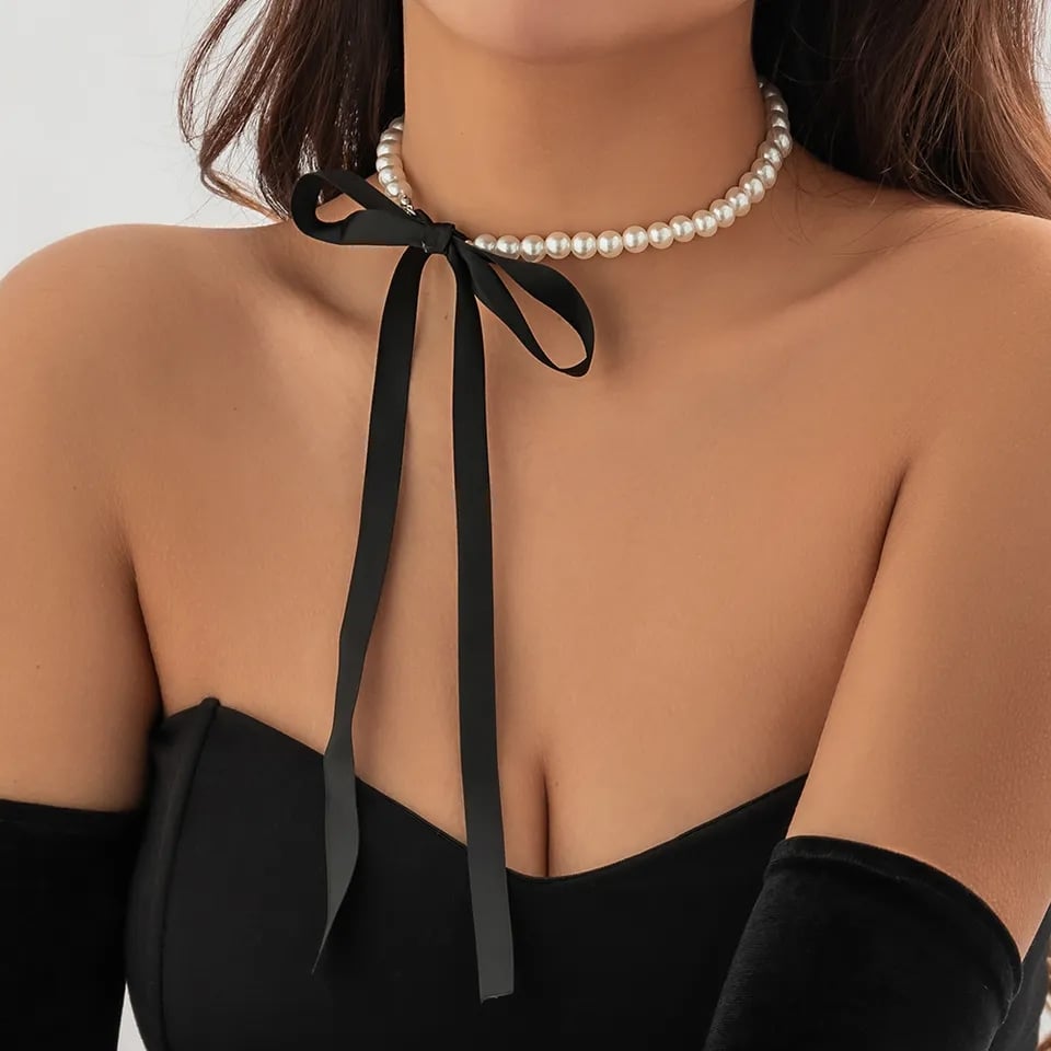 Picture of Versatile -Choice and Remark -Pearl Ribbon Garland Women Dating Wedding Travelling- Avant-garde Preferble - Low Hassle and Maintanance - Off White
