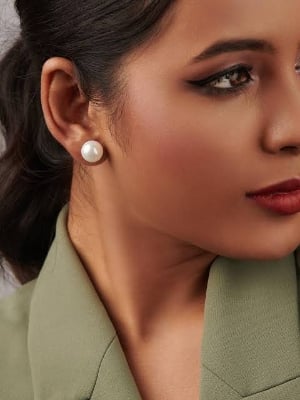 Picture of Pearl Stud Earring For Female Fashion Women Party Sharee Sexy Attractive Earrings - White