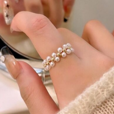 Picture of 1pc Simple Pearl Elastic Ring For Women, Light Luxury, Niche Retro, High-End Feeling, Index Finger Ring, Elegant, Net Red Ring Vintage - Off White