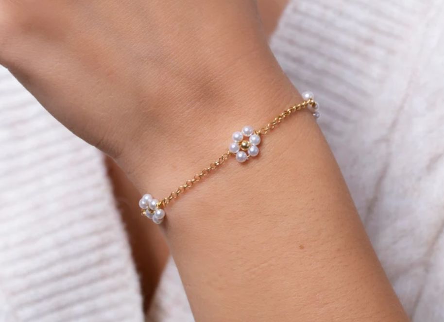 Picture of Pearl Multi colour daisy flower  Bracelet For Girls And Women Wearing At Wedding Occasion Festival Party Dating Travelling Tenoor Special - Multi