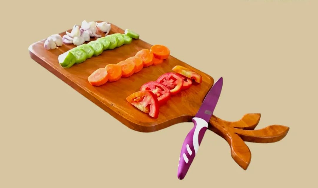 Picture of Custom Size Leaf Style Wooden Chopping Board ( With Polish ) - Multicolor