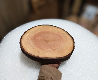 Picture of wooden slices chopping board with bark ( 7 inch ) - Multicolor