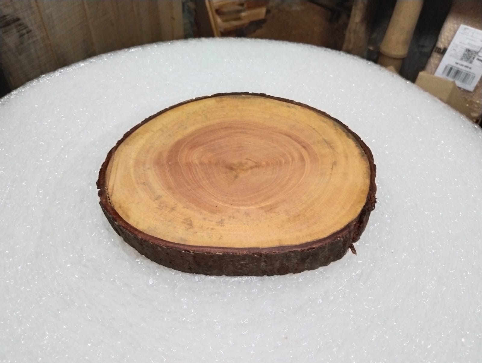 Picture of wooden slices chopping board with bark ( 7 inch ) - Multicolor