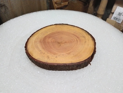 Picture of wooden slices chopping board with bark ( 7 inch ) - Multicolor