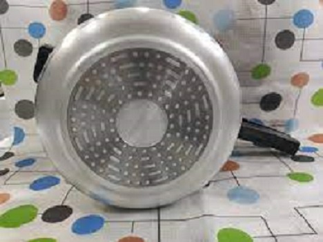Picture of Prestiege Pressure cooker 4 Litre (INDUCTION)(Multicolor)