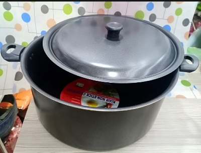 Picture of Kiam 40cm Marble Coated Party Casserole Or Sospan With Lid(Multicolor)