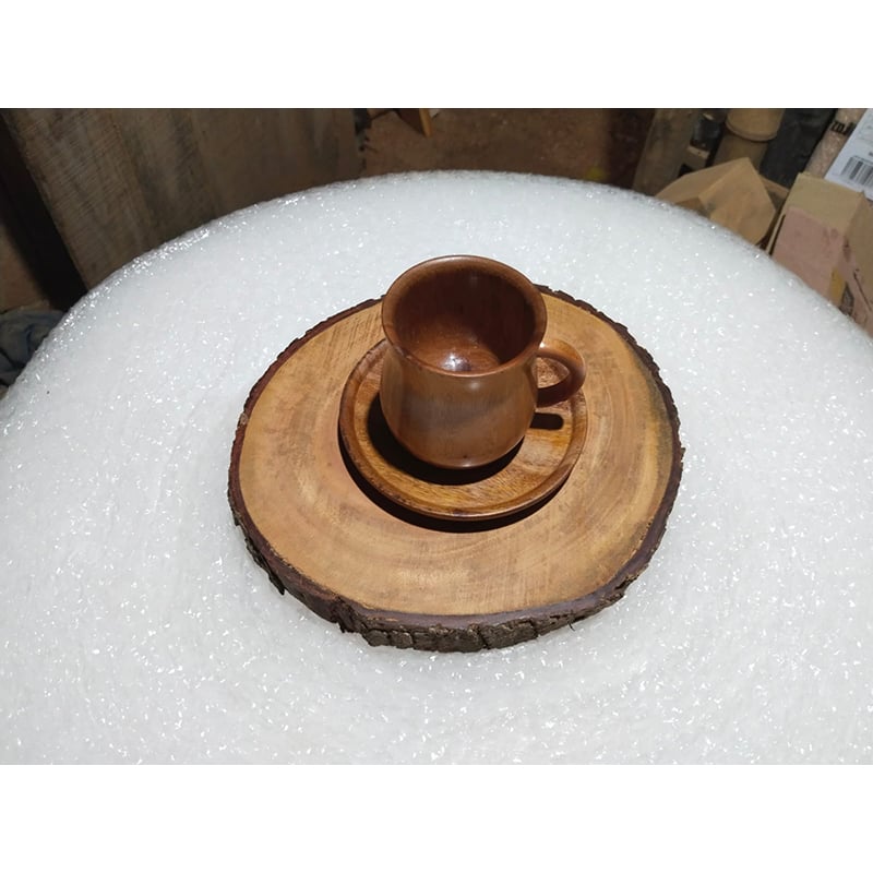 Picture of wooden slices tray with bark for food serving ( 7 inch  ) - Multicolor