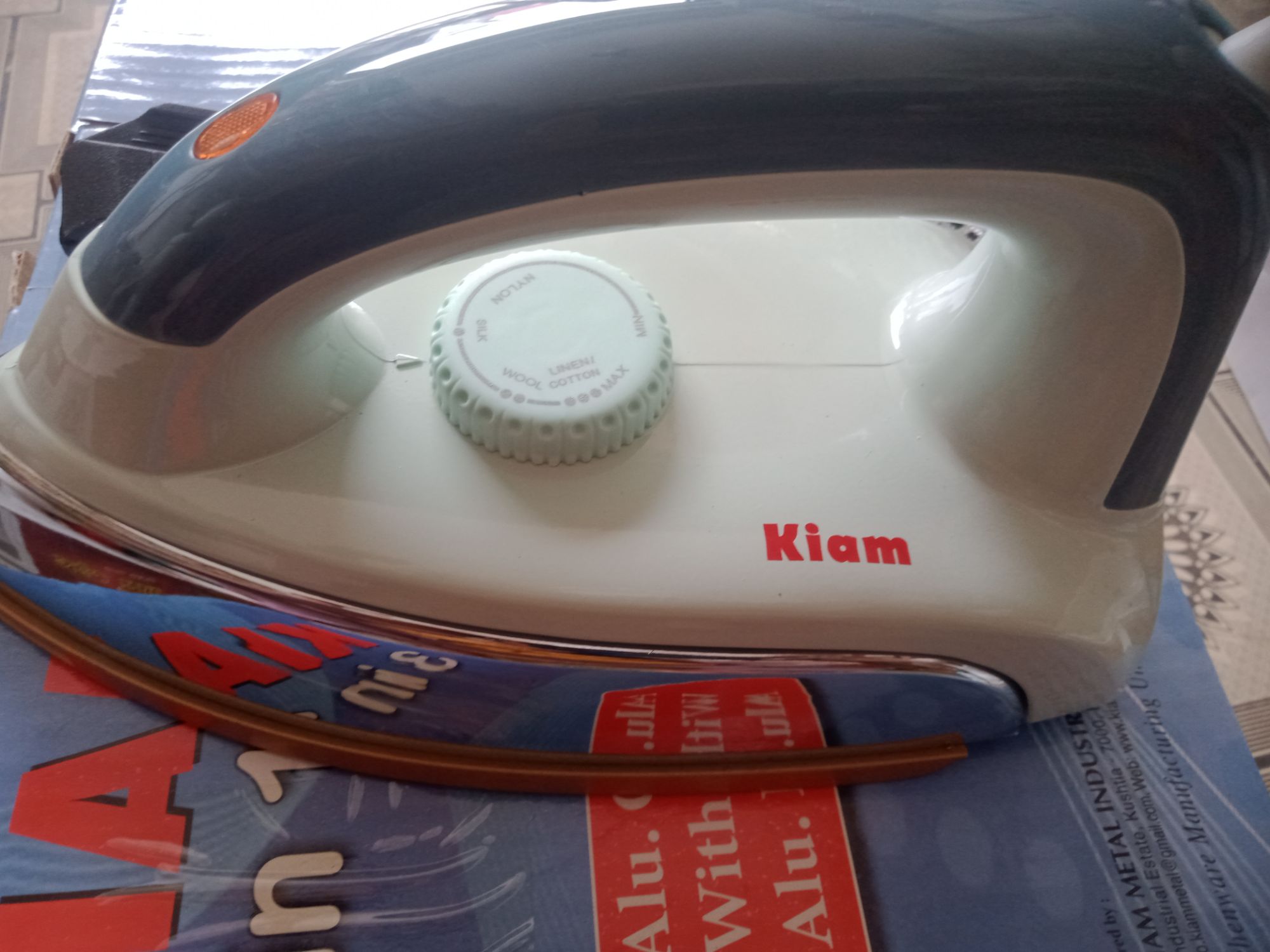 Picture of kiam Dry Iron (Gold)