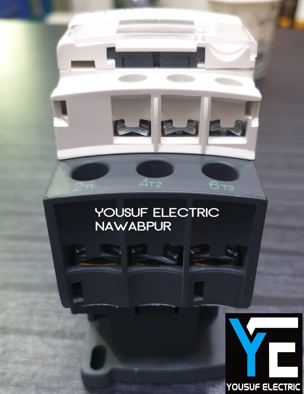 Picture of Magnetic contactor switch schneider LC1D32 tesys AC 220V ITH 50A - White