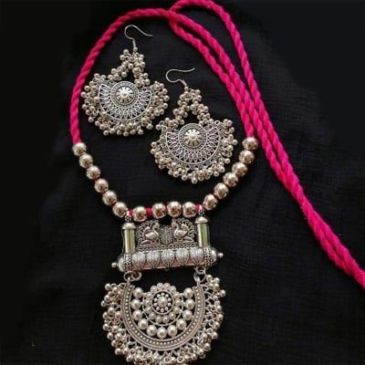 Picture of Traditional, Ethnic, antique, handmade, elegant and designer statement collar chocker necklace jewellery fashion novelty wedding bridal jewelry costume accessories for women, ladies and girls. Traditional Royal Setting Style Of India Used By Mughal Empero - Multicolor