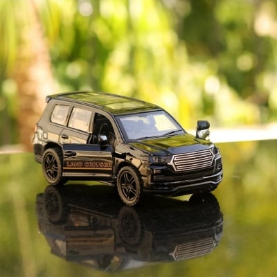 Picture of 1PC Land Cruiser 1:36 Bulk large alloy off-road car model simulation children's toy car(Multicolor)