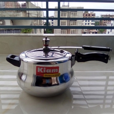 Picture of Kiam Premium Gold Pressure Cooker 5.5 Litre(Multicolor)