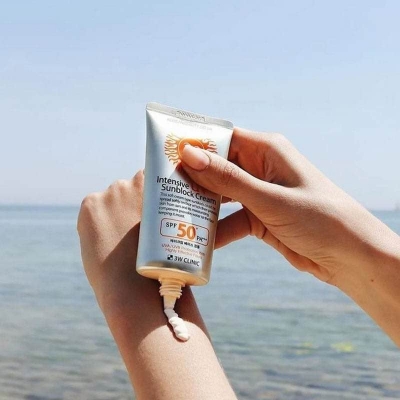 Picture of 3W Clinic Intensive UV Sunblock Cream with SPF50+ PA+++