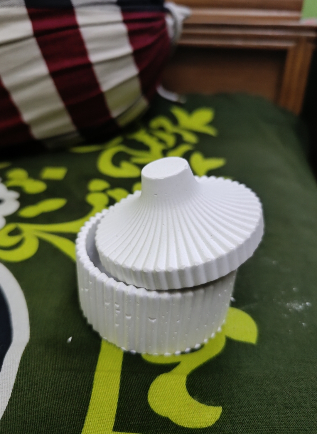 Picture of Home Decor Round shape concrete jwellery box - White